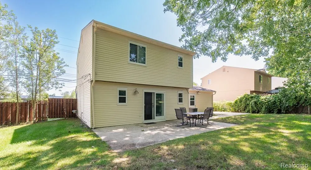 1034 Parkway Waterford Charter Township, MI 48328