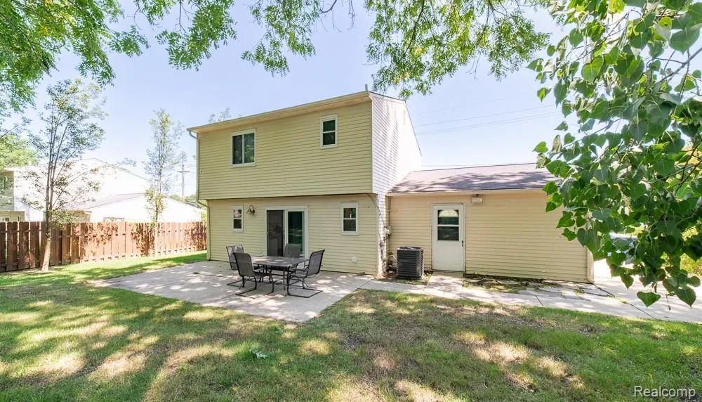 1034 Parkway Waterford Charter Township, MI 48328