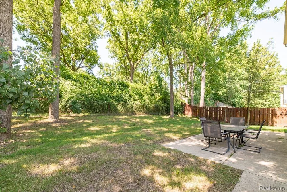 1034 Parkway Waterford Charter Township, MI 48328