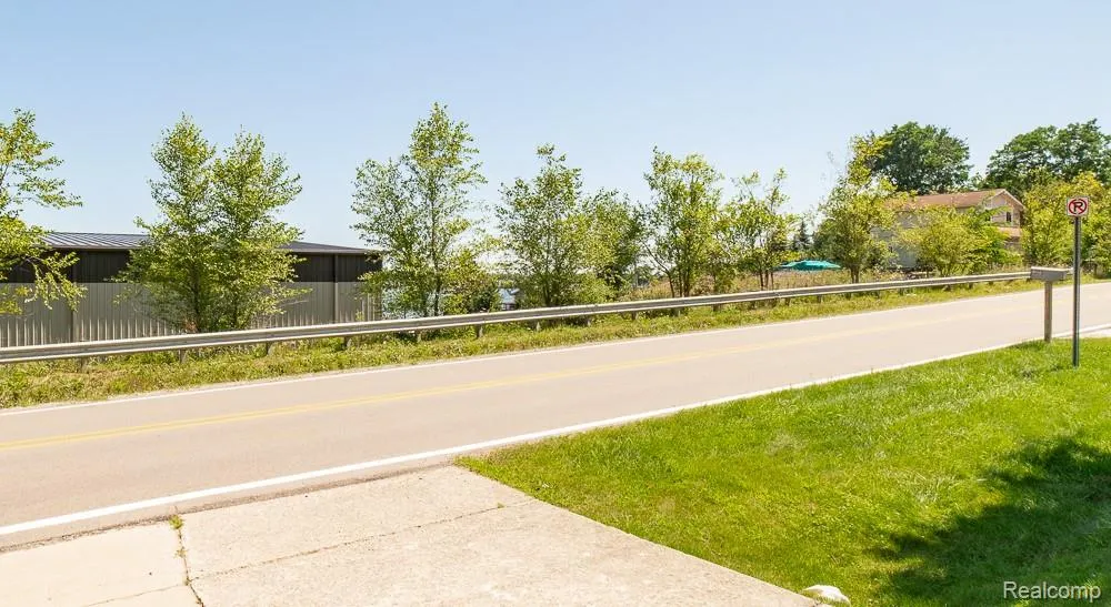 1034 Parkway Waterford Charter Township, MI 48328