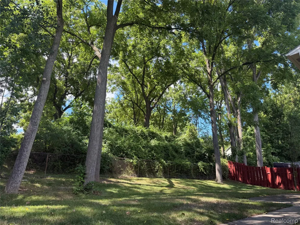 1034 Parkway Waterford Charter Township, MI 48328