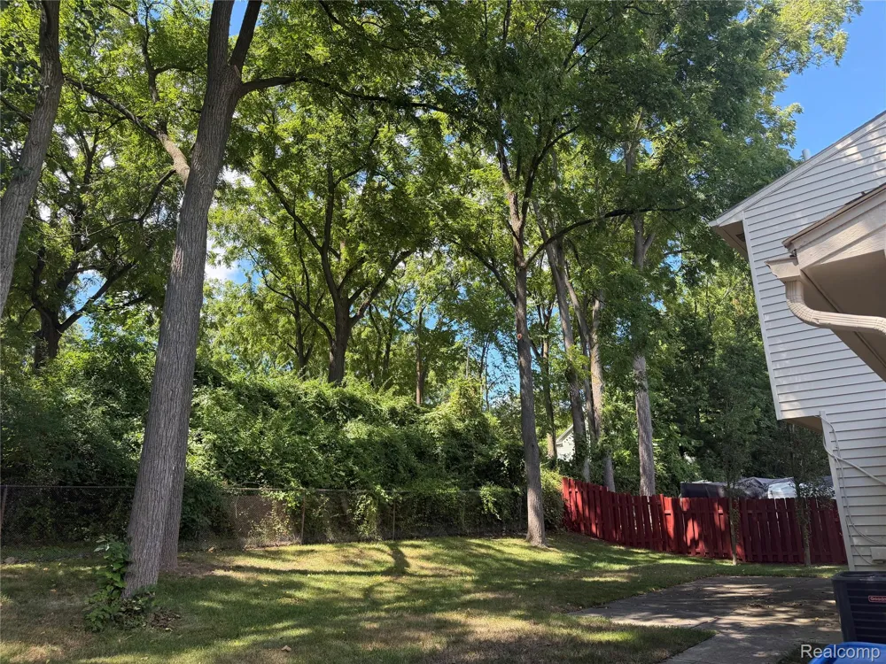 1034 Parkway Waterford Charter Township, MI 48328