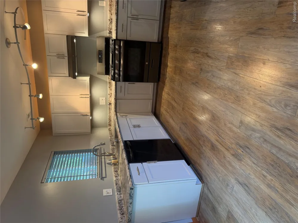 1034 Parkway Waterford Charter Township, MI 48328