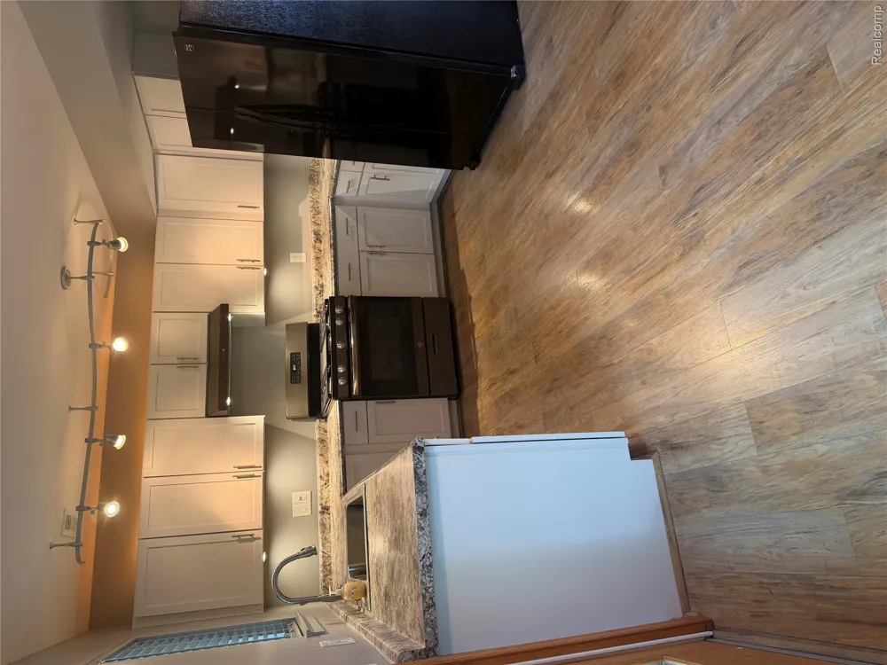 1034 Parkway Waterford Charter Township, MI 48328