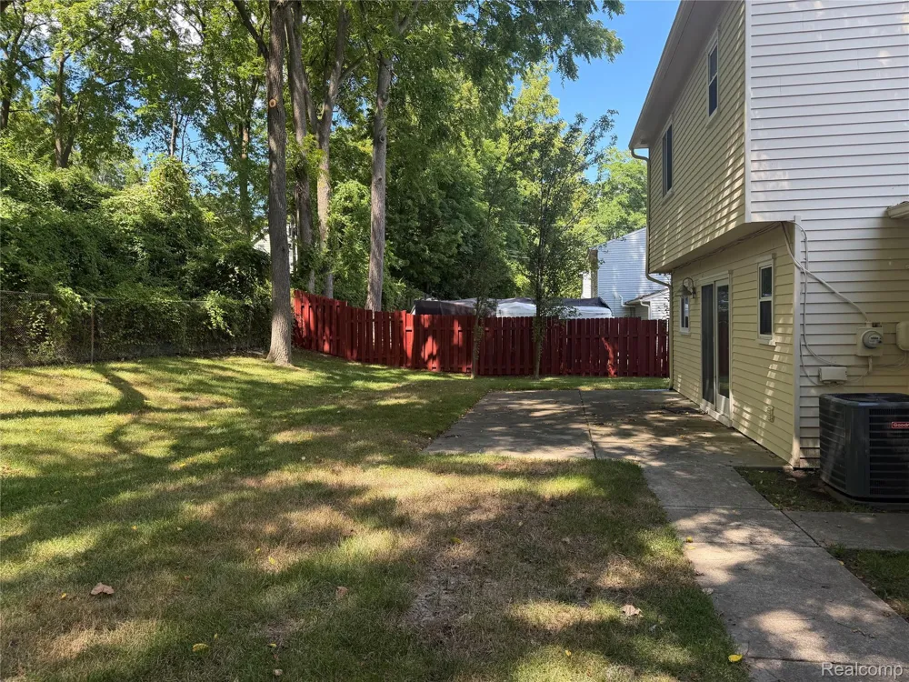 1034 Parkway Waterford Charter Township, MI 48328