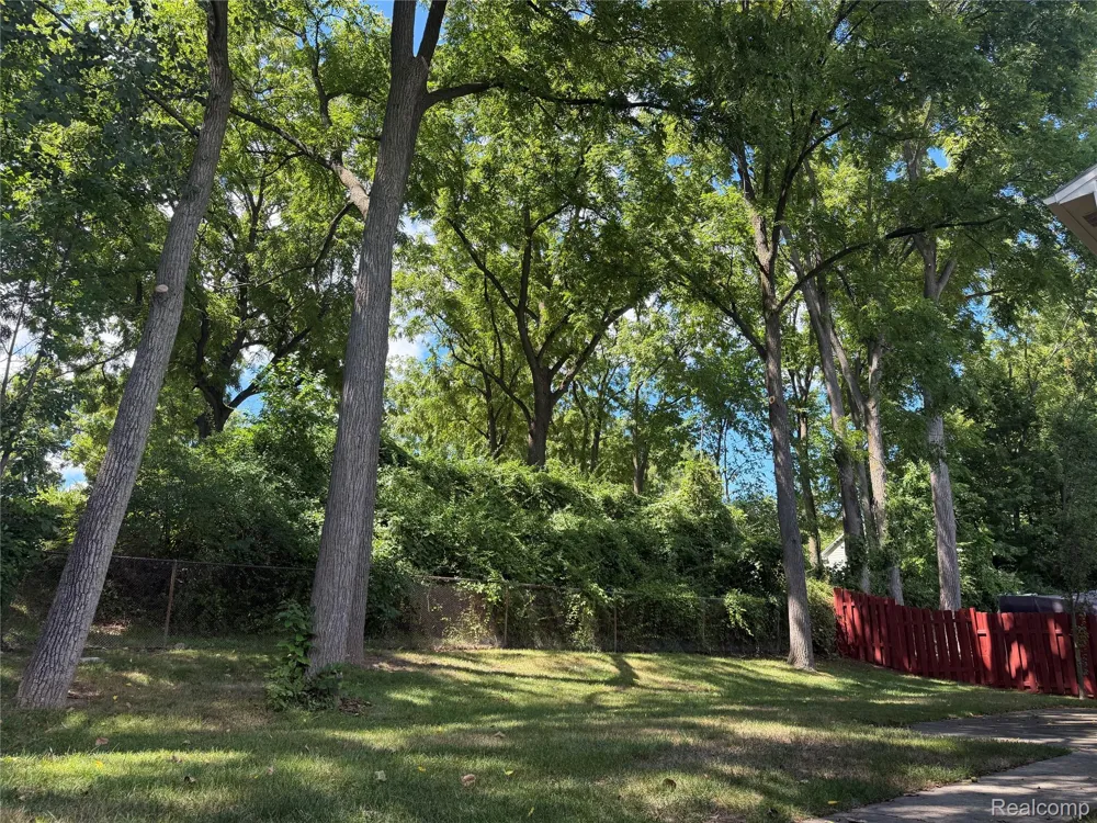 1034 Parkway Waterford Charter Township, MI 48328