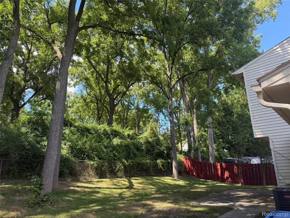 1034 Parkway Waterford Charter Township, MI 48328