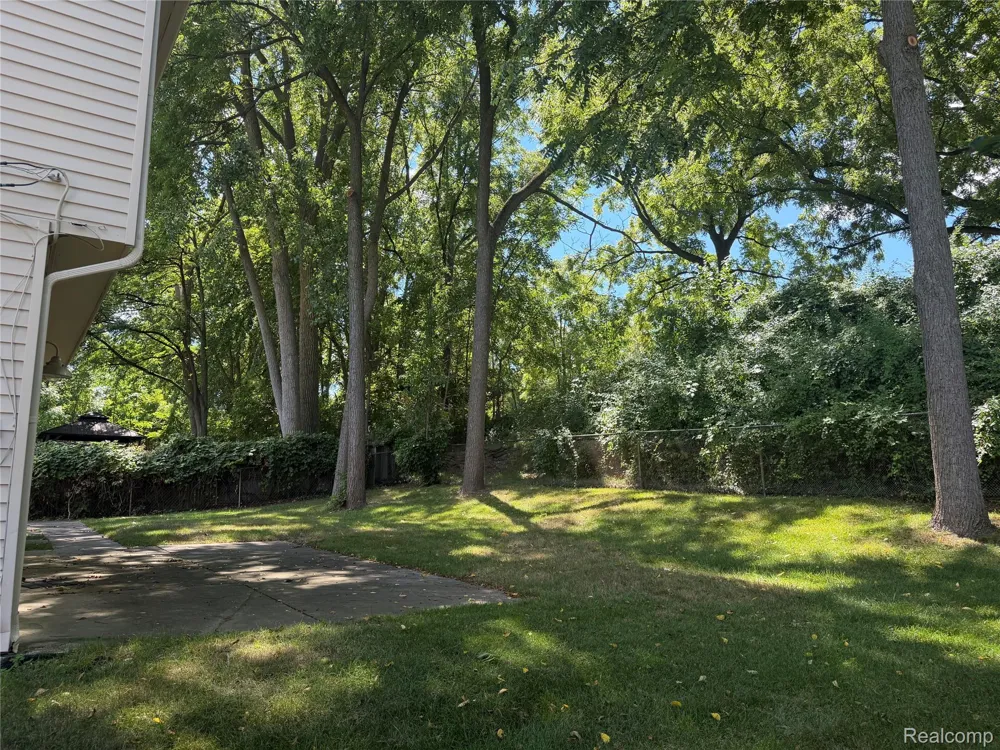 1034 Parkway Waterford Charter Township, MI 48328