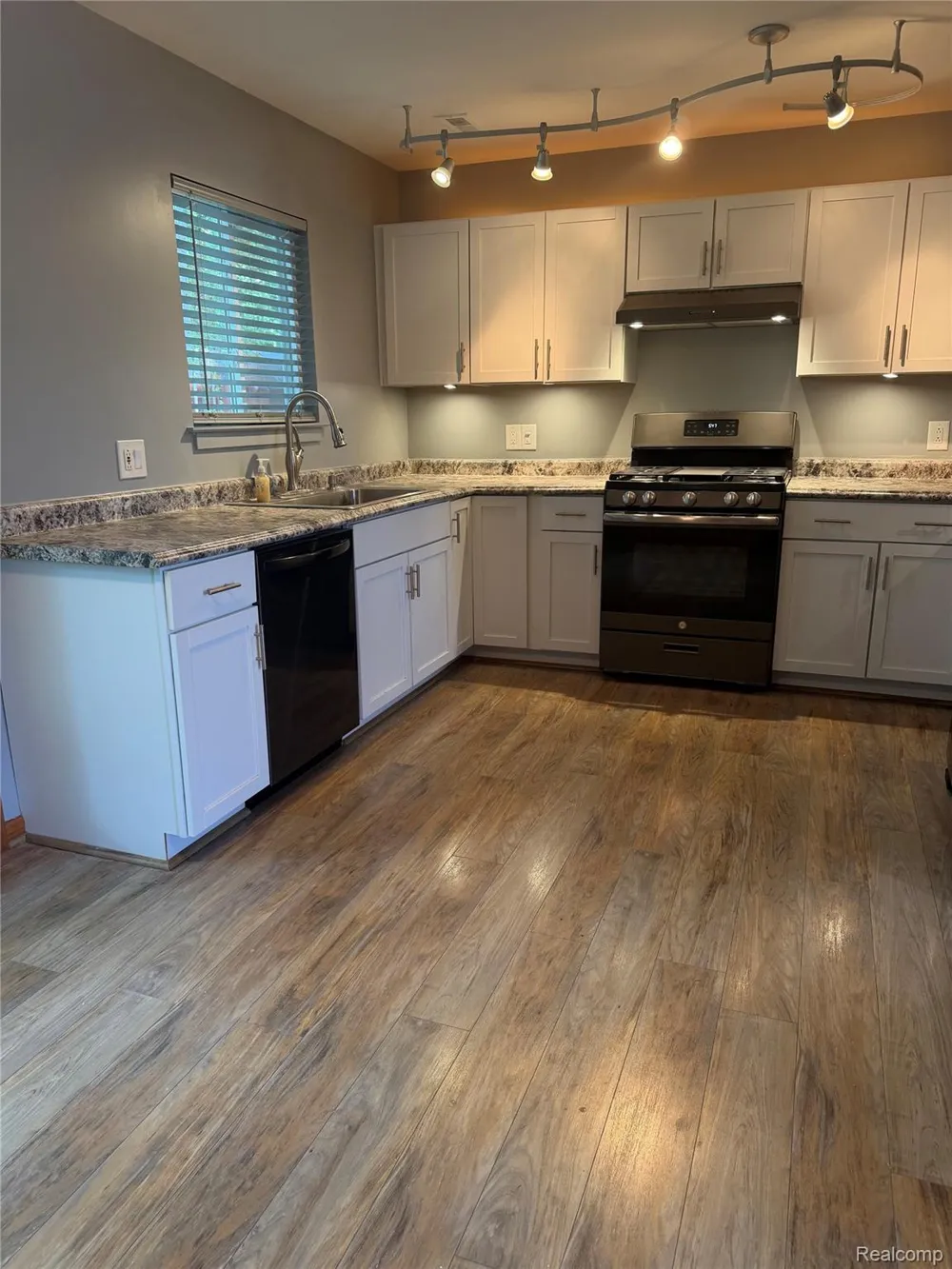 1034 Parkway Waterford Charter Township, MI 48328