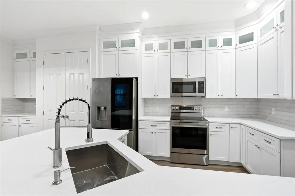 912 WATERSIDE DRIVE Celebration, FL 34747