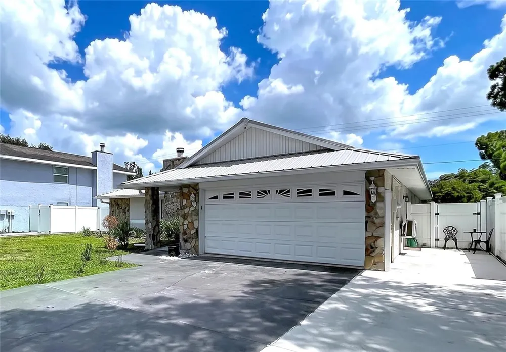 5520 FULMAR DRIVE Tampa, FL 33625