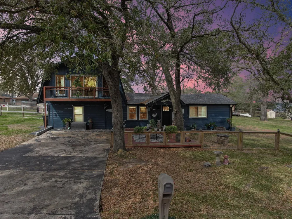 281 Shady Oaks Drive Point Blank, TX 77364