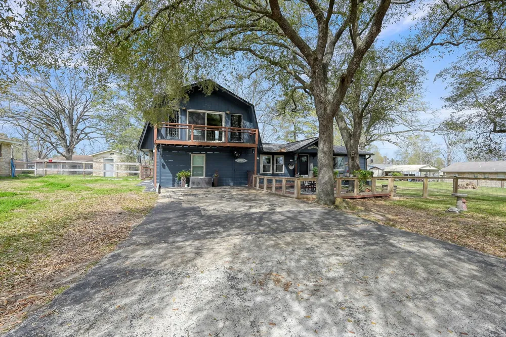281 Shady Oaks Drive Point Blank, TX 77364