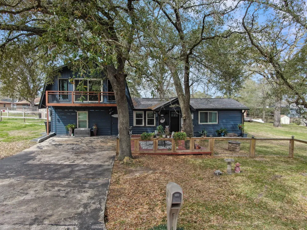 281 Shady Oaks Drive Point Blank, TX 77364