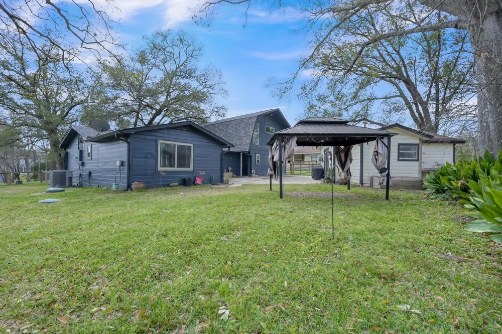 281 Shady Oaks Drive Point Blank, TX 77364