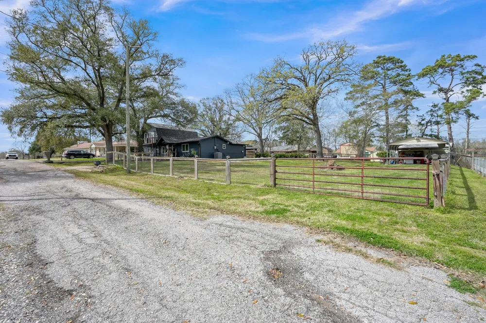 281 Shady Oaks Drive Point Blank, TX 77364
