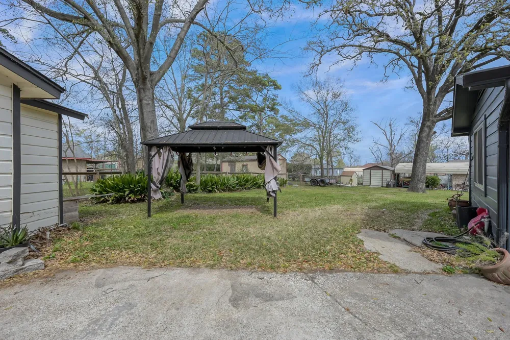 281 Shady Oaks Drive Point Blank, TX 77364
