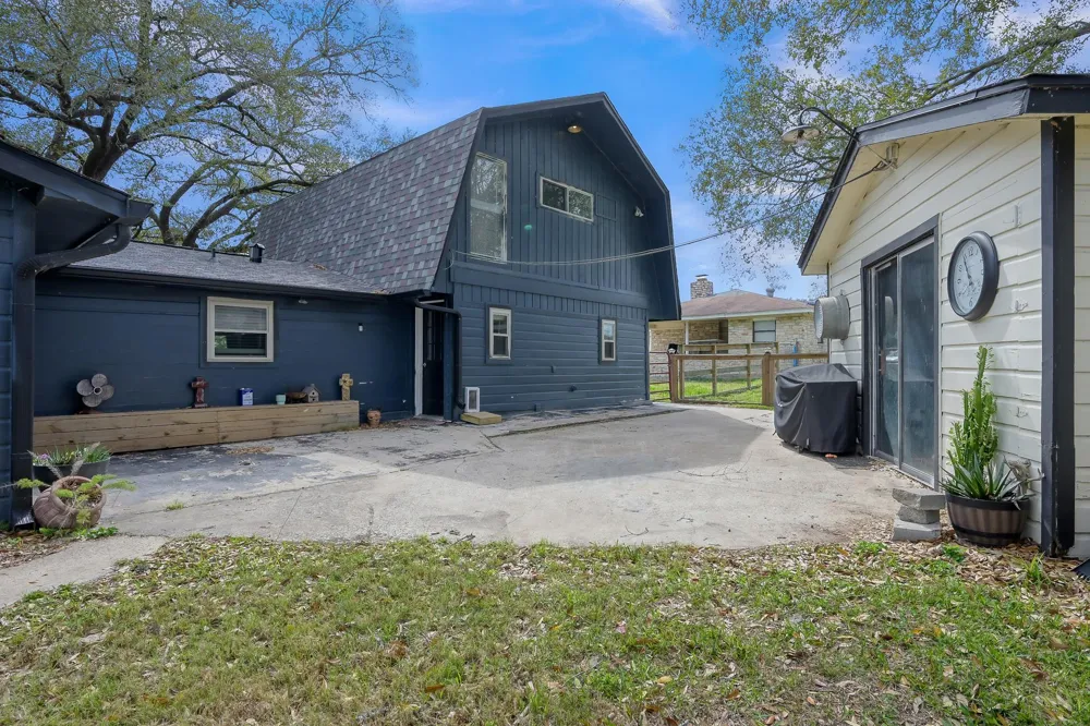 281 Shady Oaks Drive Point Blank, TX 77364