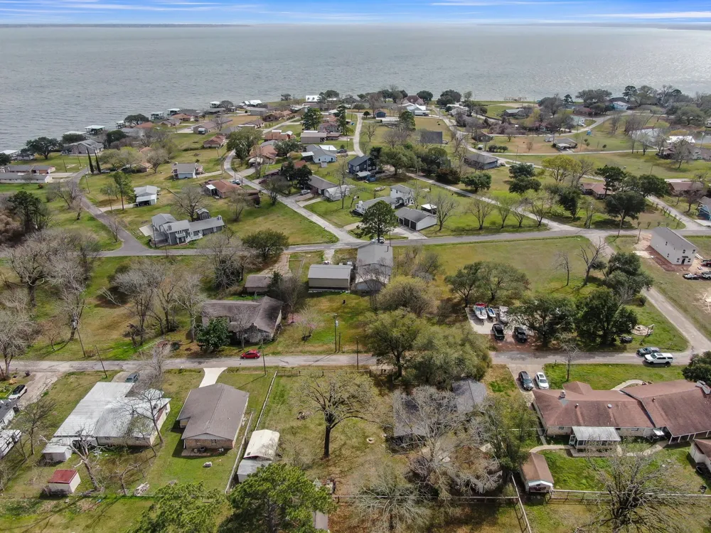 281 Shady Oaks Drive Point Blank, TX 77364
