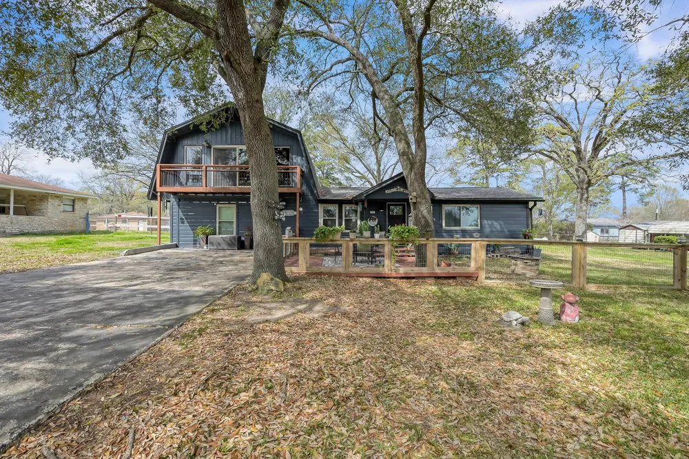 281 Shady Oaks Drive Point Blank, TX 77364