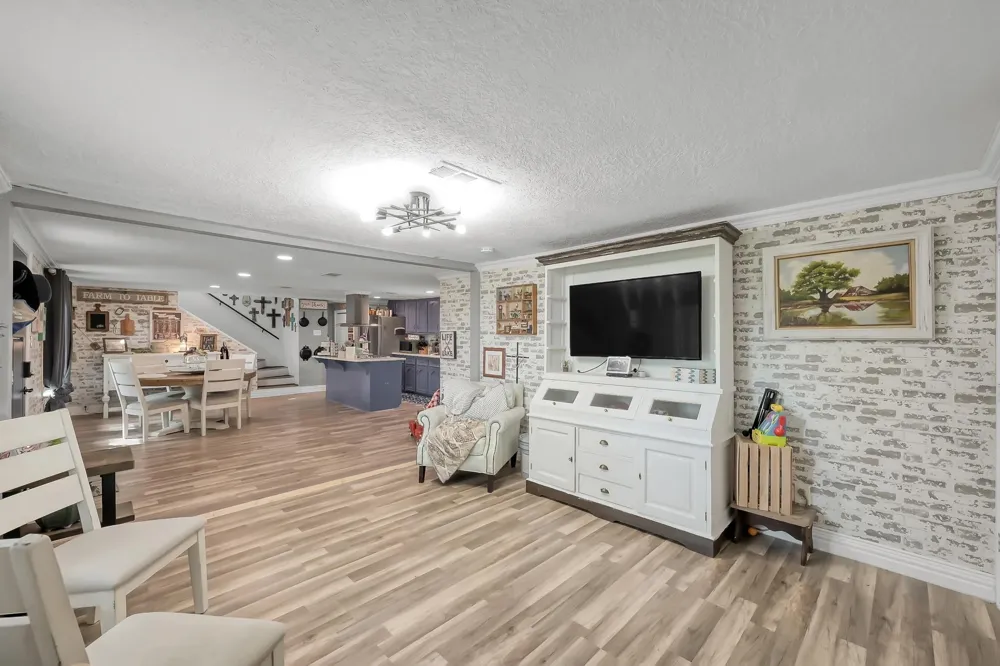 281 Shady Oaks Drive Point Blank, TX 77364