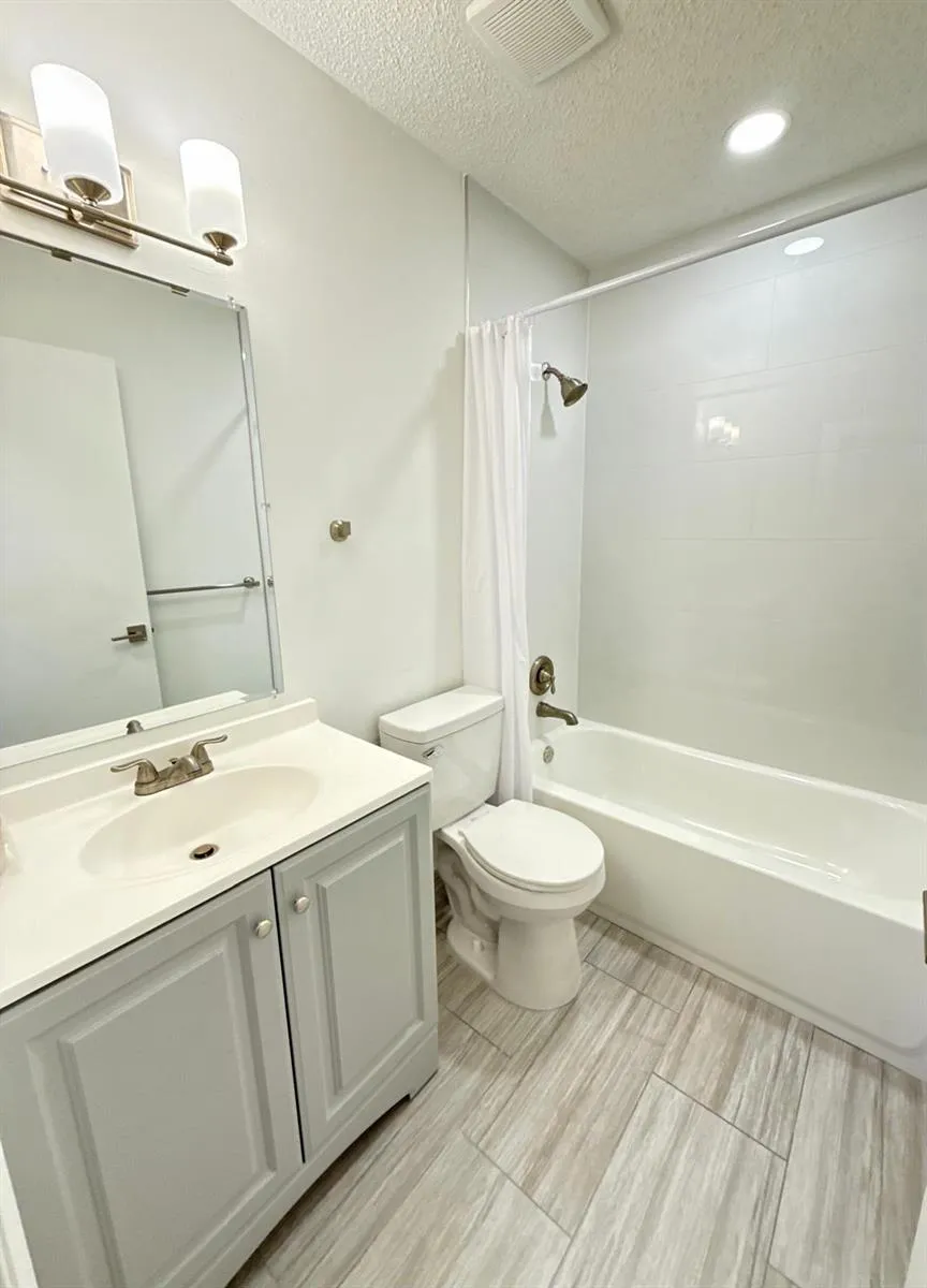 2630 W 28th Street Riviera Beach, FL 33404