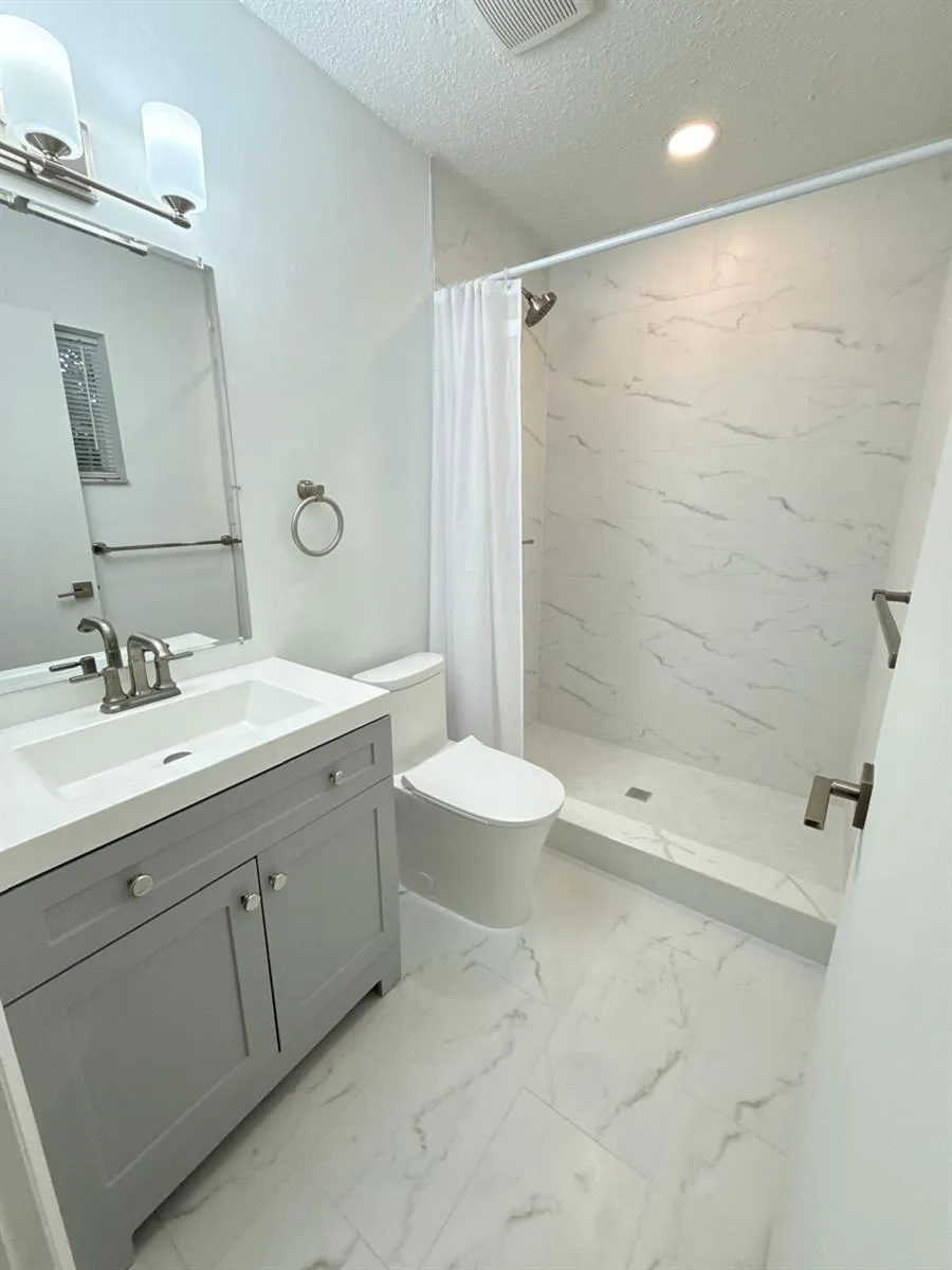 2630 W 28th Street Riviera Beach, FL 33404