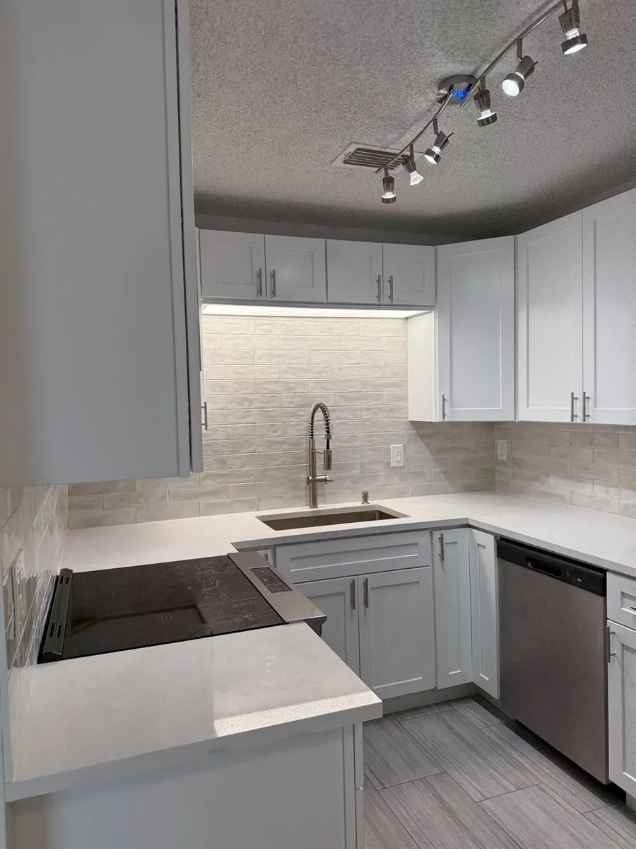 2630 W 28th Street Riviera Beach, FL 33404