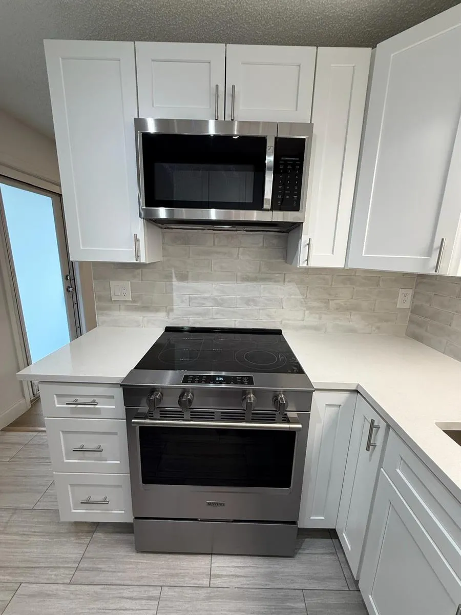 2630 W 28th Street Riviera Beach, FL 33404