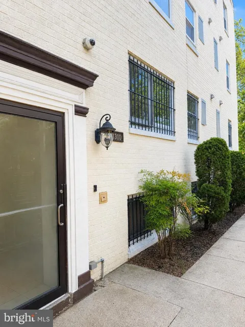 1310 CONGRESS STREET SE #204