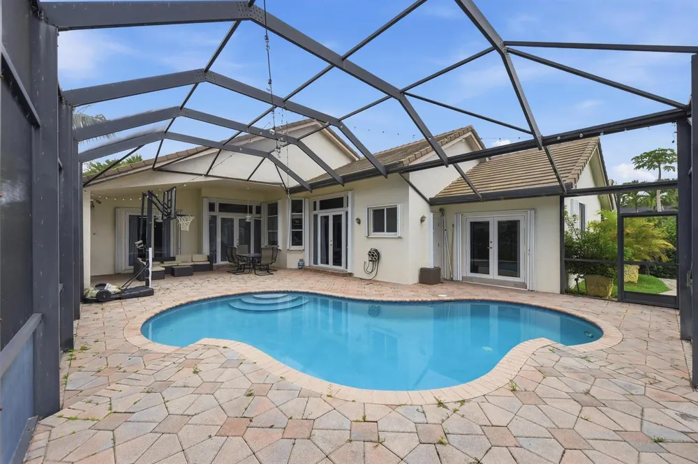 2644 Miller Court Weston, FL 33332