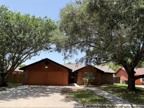 1009 Bowie Street