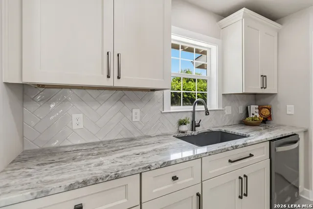 225 Arvin Dr Terrell Hills, TX 78209