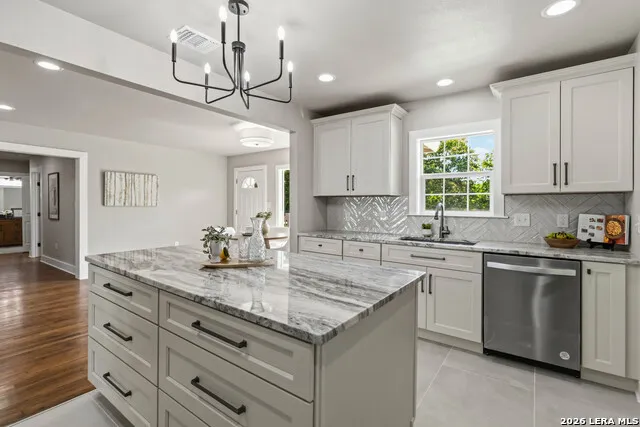 225 Arvin Dr Terrell Hills, TX 78209