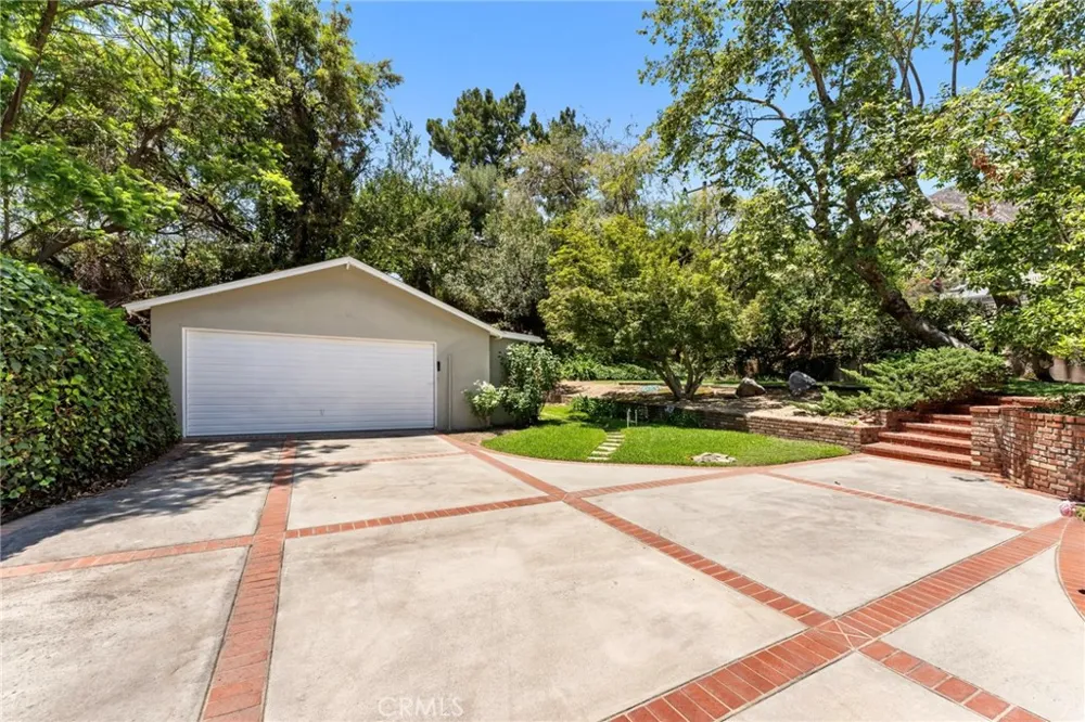 561 Sierra Meadows Sierra Madre, CA 91024