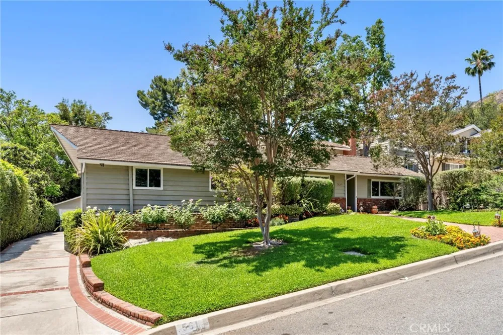 561 Sierra Meadows Sierra Madre, CA 91024