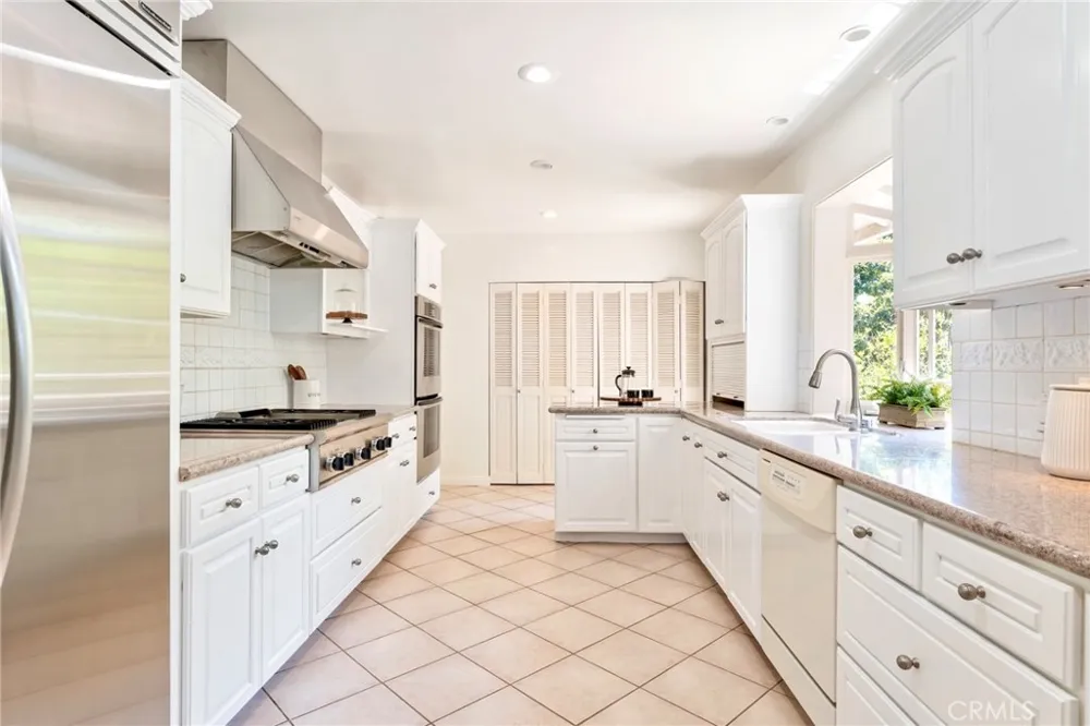 561 Sierra Meadows Sierra Madre, CA 91024