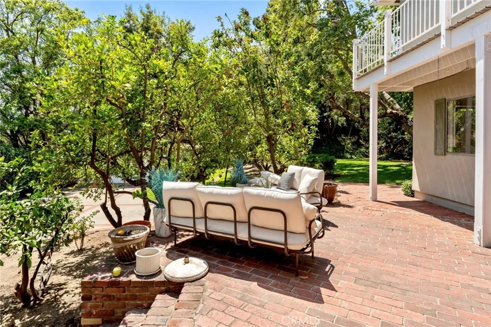 561 Sierra Meadows Sierra Madre, CA 91024