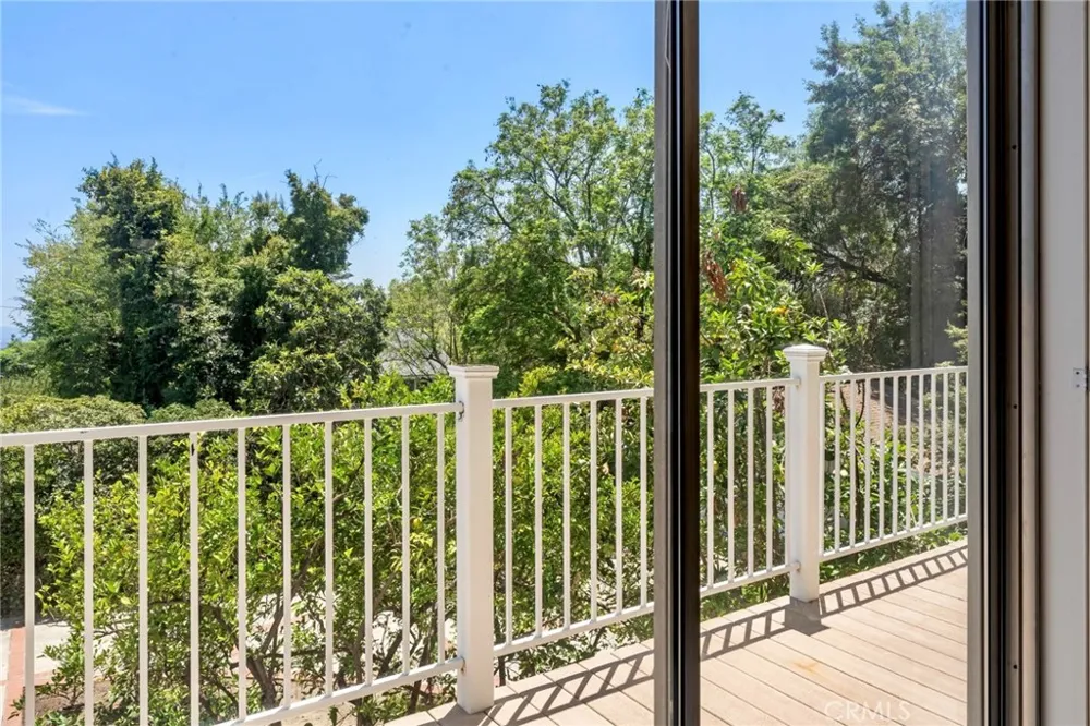 561 Sierra Meadows Sierra Madre, CA 91024
