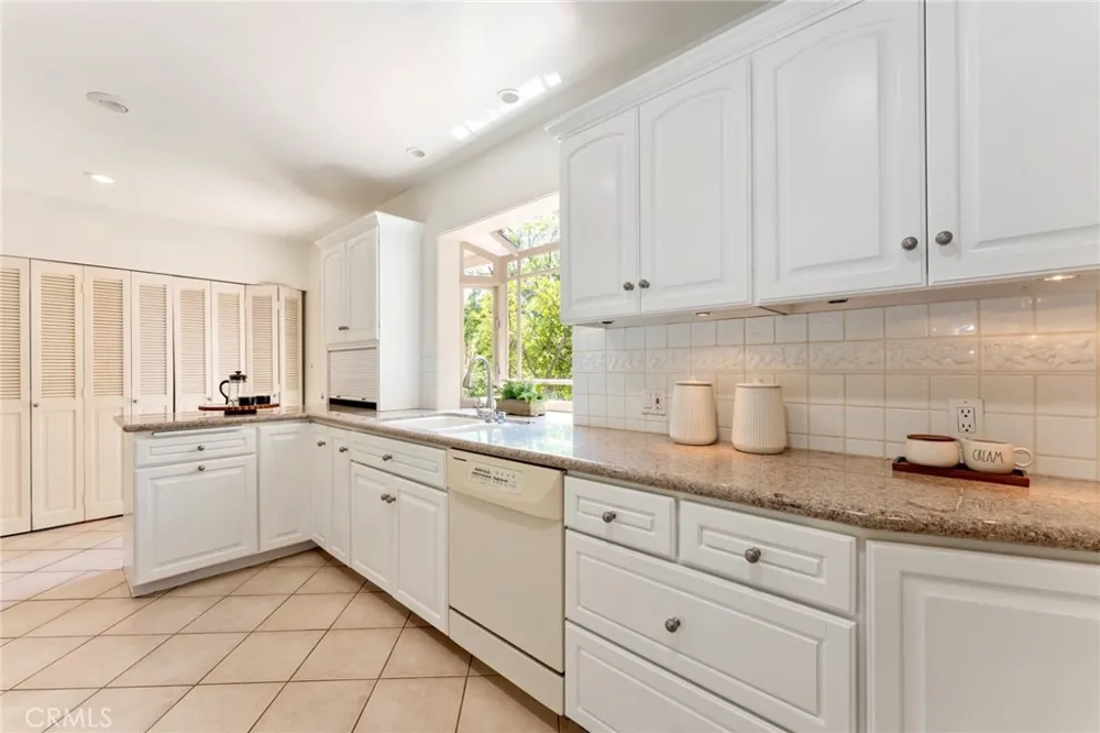561 Sierra Meadows Sierra Madre, CA 91024