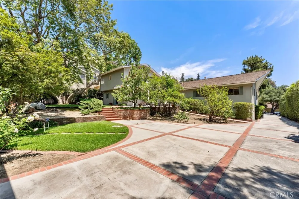 561 Sierra Meadows Sierra Madre, CA 91024