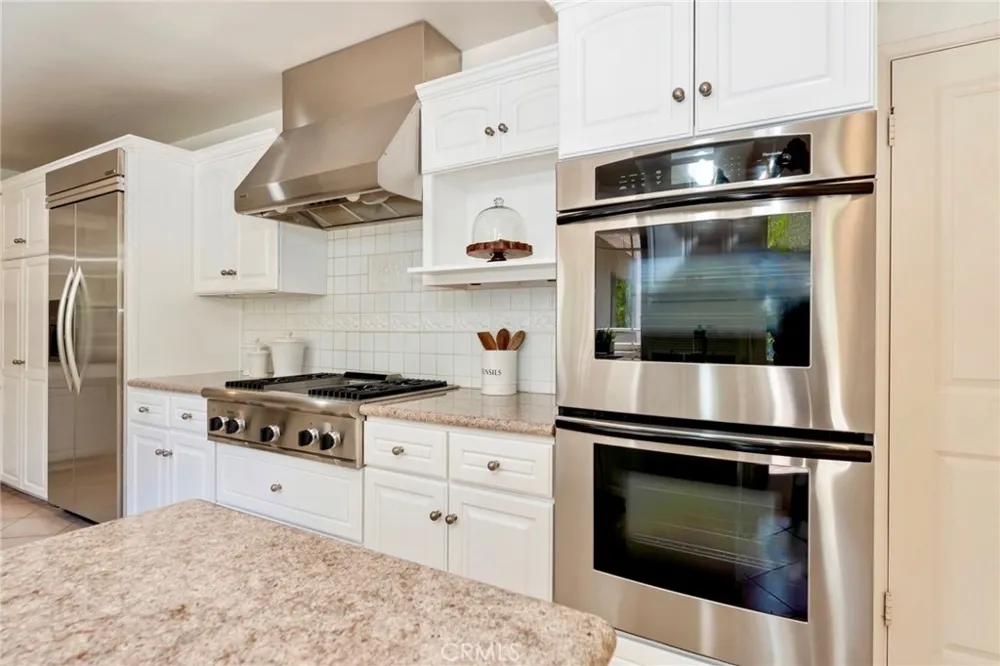 561 Sierra Meadows Sierra Madre, CA 91024
