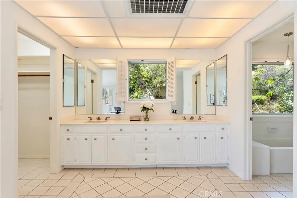 561 Sierra Meadows Sierra Madre, CA 91024