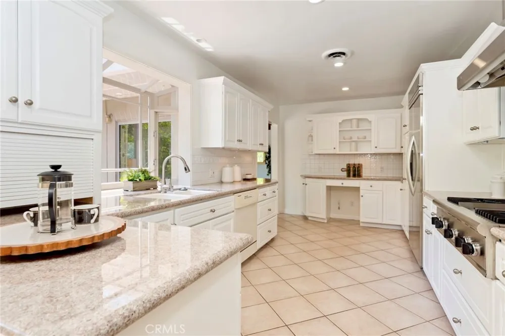 561 Sierra Meadows Sierra Madre, CA 91024