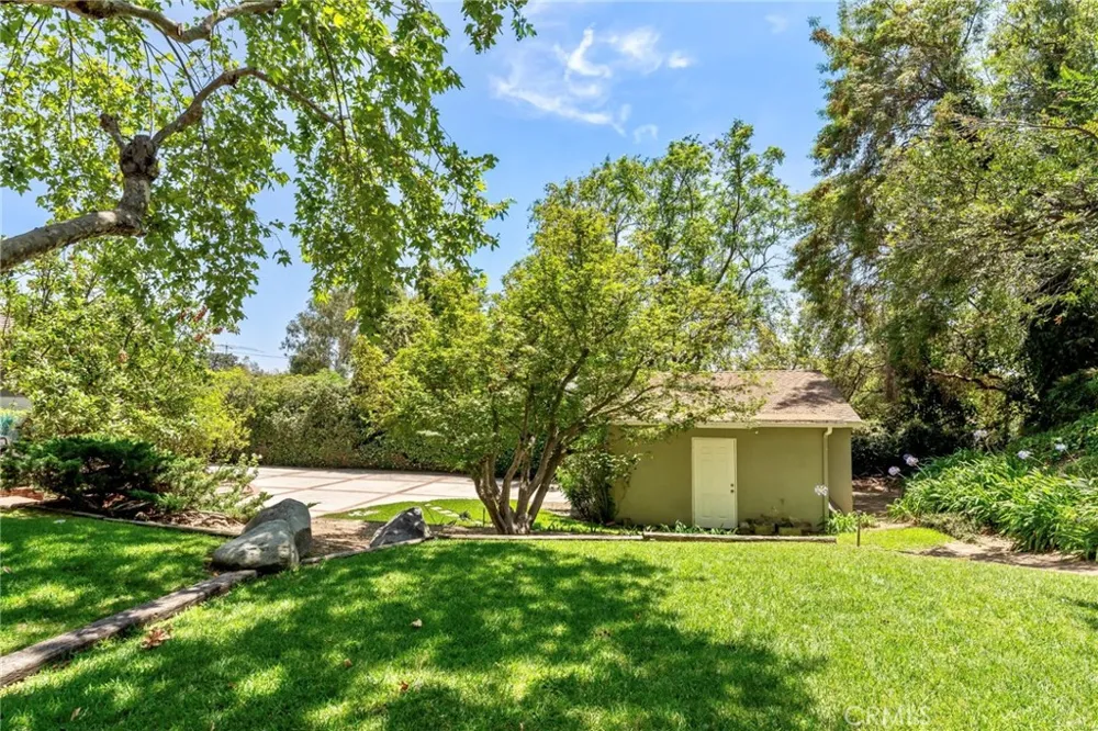 561 Sierra Meadows Sierra Madre, CA 91024