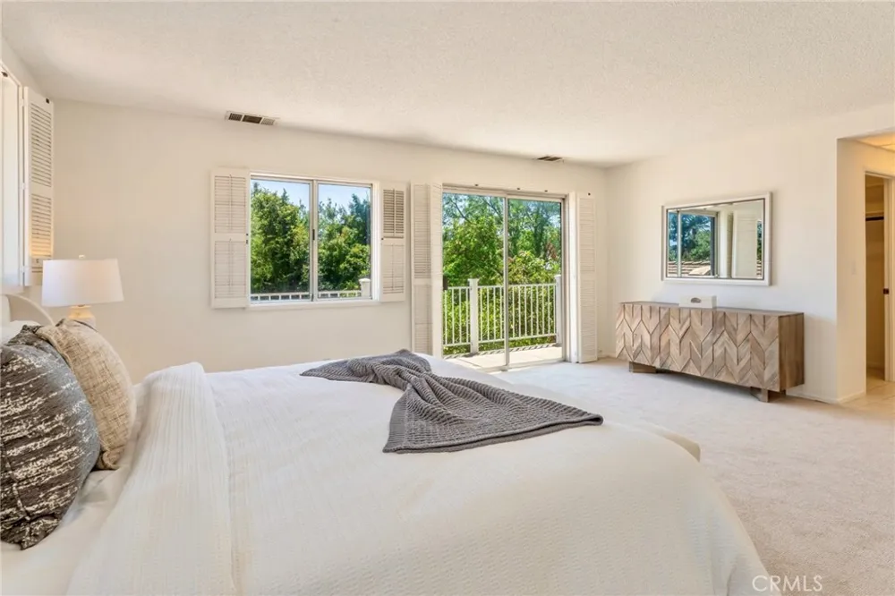 561 Sierra Meadows Sierra Madre, CA 91024
