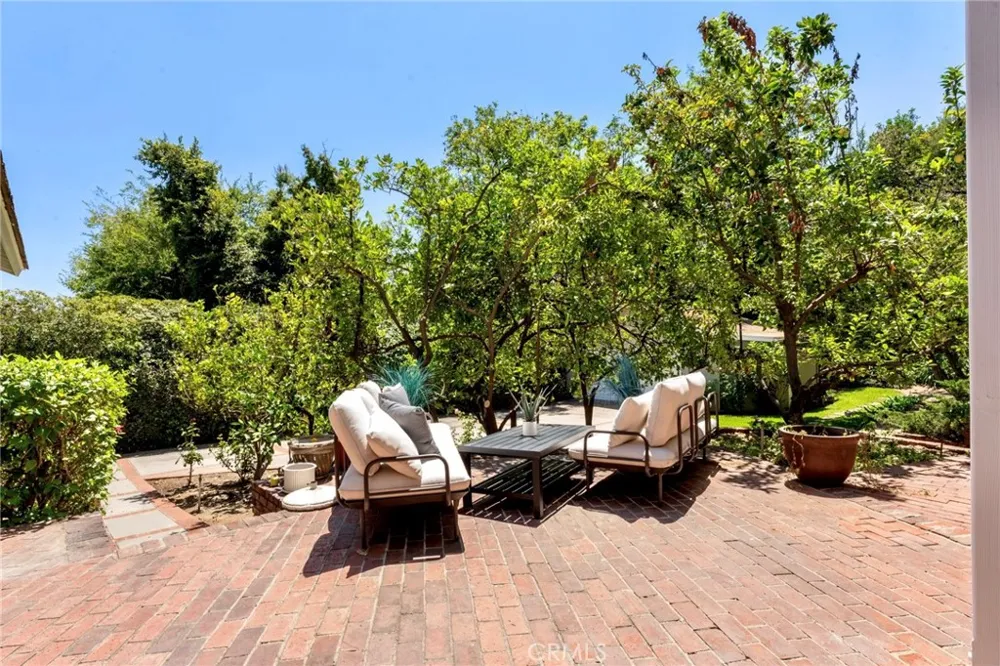 561 Sierra Meadows Sierra Madre, CA 91024