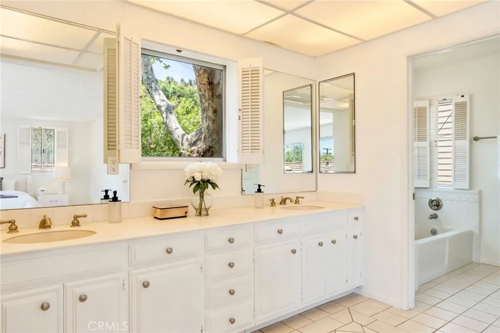 561 Sierra Meadows Sierra Madre, CA 91024