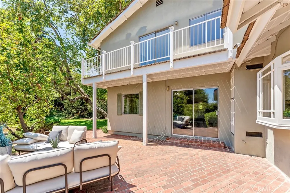 561 Sierra Meadows Sierra Madre, CA 91024