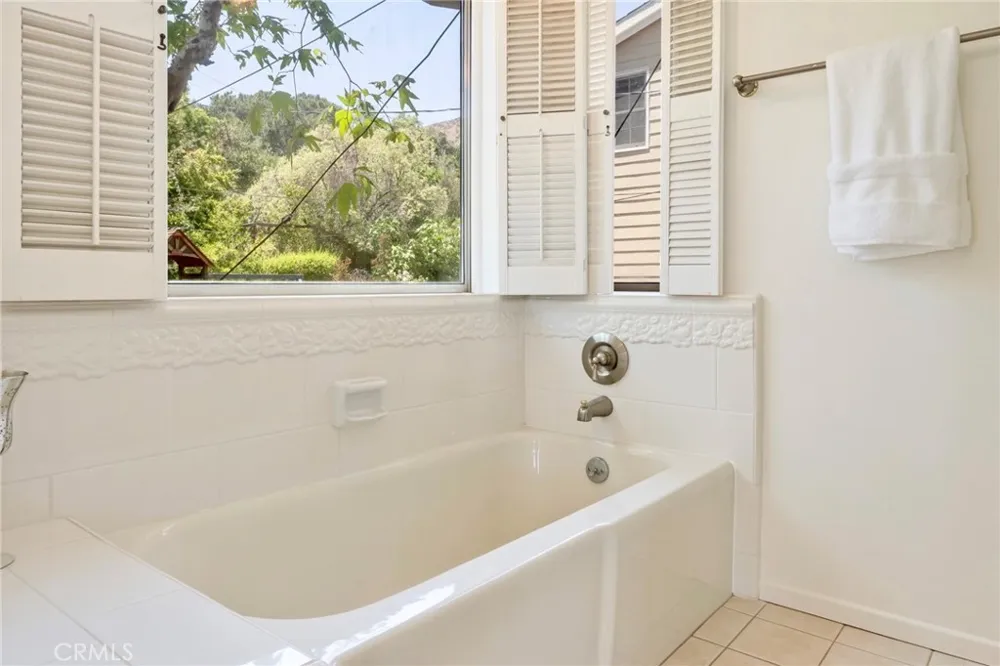 561 Sierra Meadows Sierra Madre, CA 91024